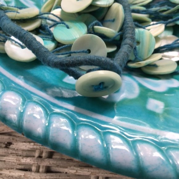 Beautiful, 8-strand Pale Turquoise, shell necklace - Picture 4 of 4
